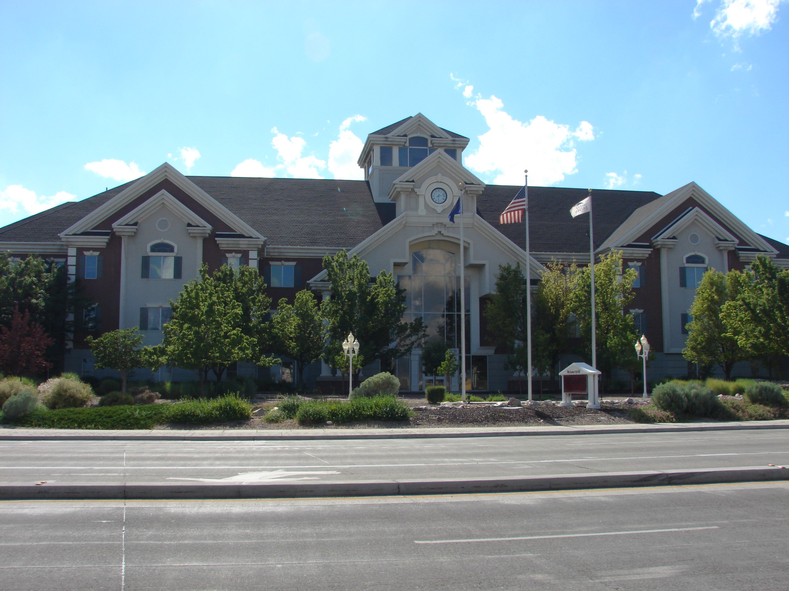 west jordan 2560px-West_Jordan_city_offices,_Utah